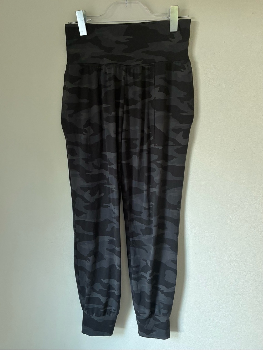 Athleta Salutation Camo Joggers Black & Gray - Picture 2 of 4